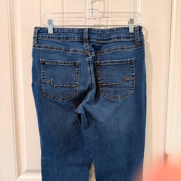 Maurices Women's Boot Cut Jeans — Dark Blue Wash 8 short - Picture 2 of 10